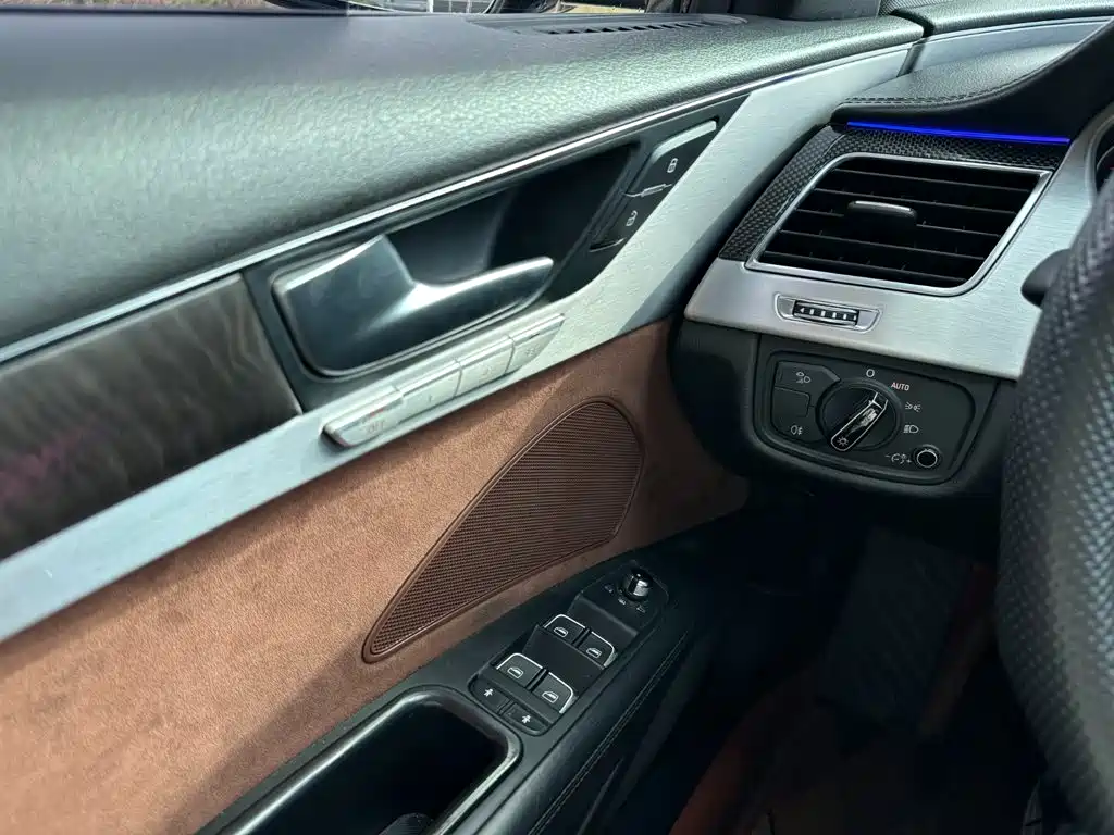 Фото 23 - Audi A8