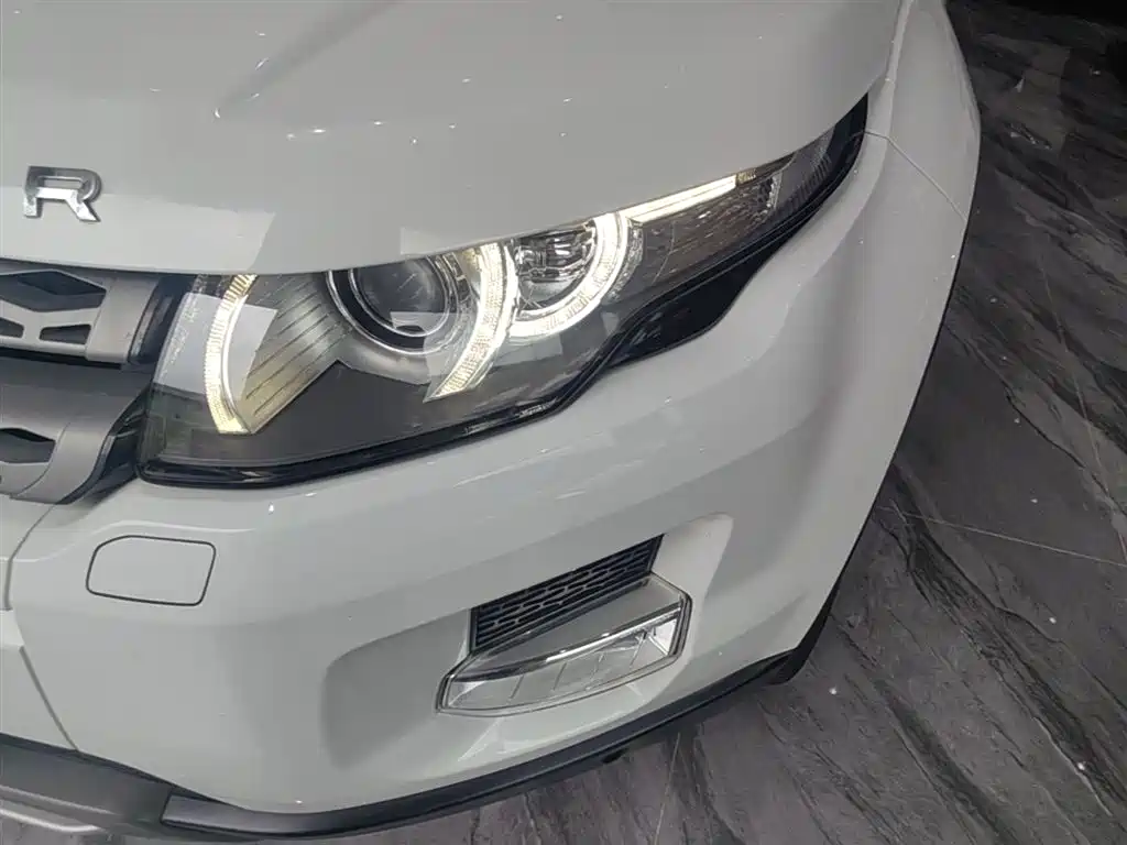 Land Rover Range Rover Evoque 2015 2.0T 5-Door Intelligent Edition фото 24