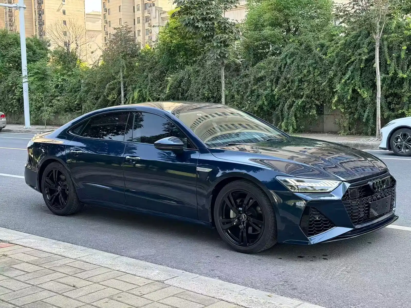 Фото 3 - Audi A7L