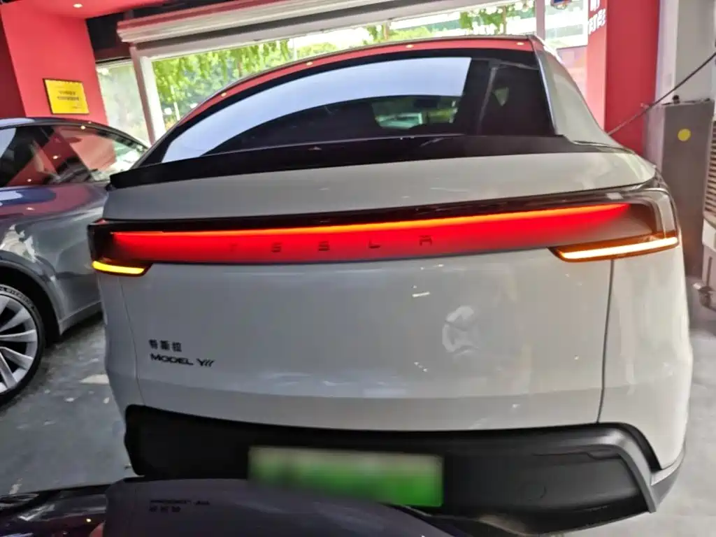 Tesla Model Y L 2026 2025 Facelift Long Range AWD