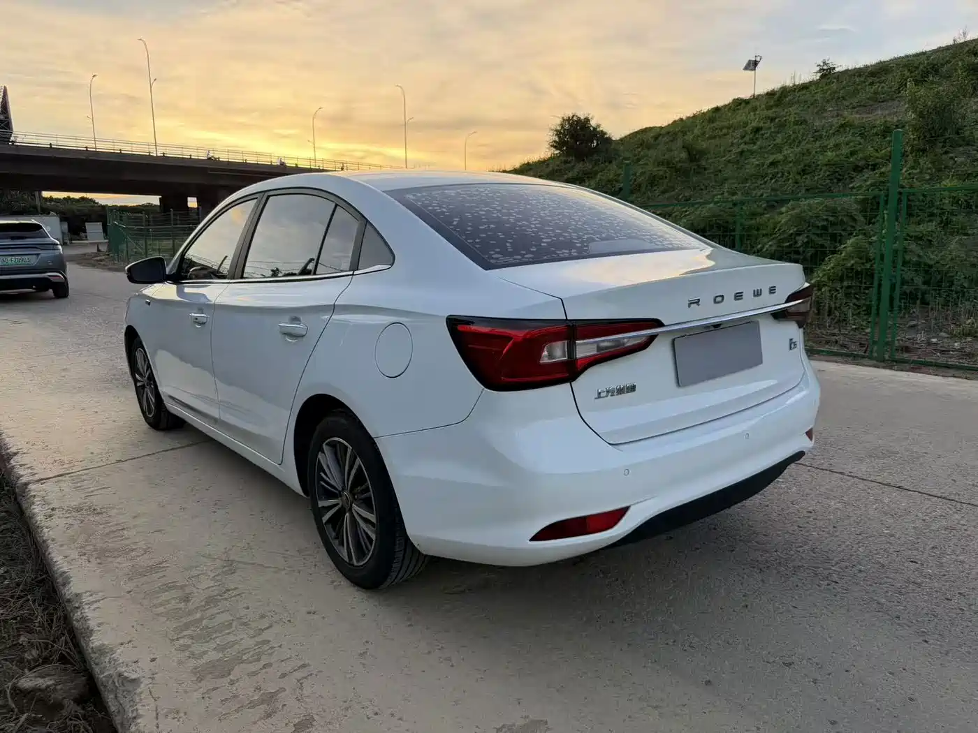 Фото 14 - Roewe i5