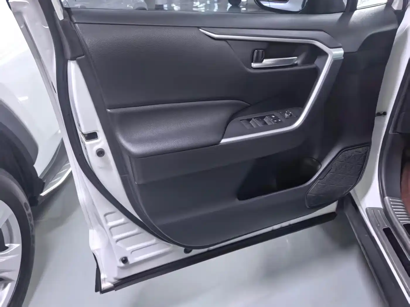Toyota Wildlander 2020 2.0L CVT AWD Luxury Edition фото 9