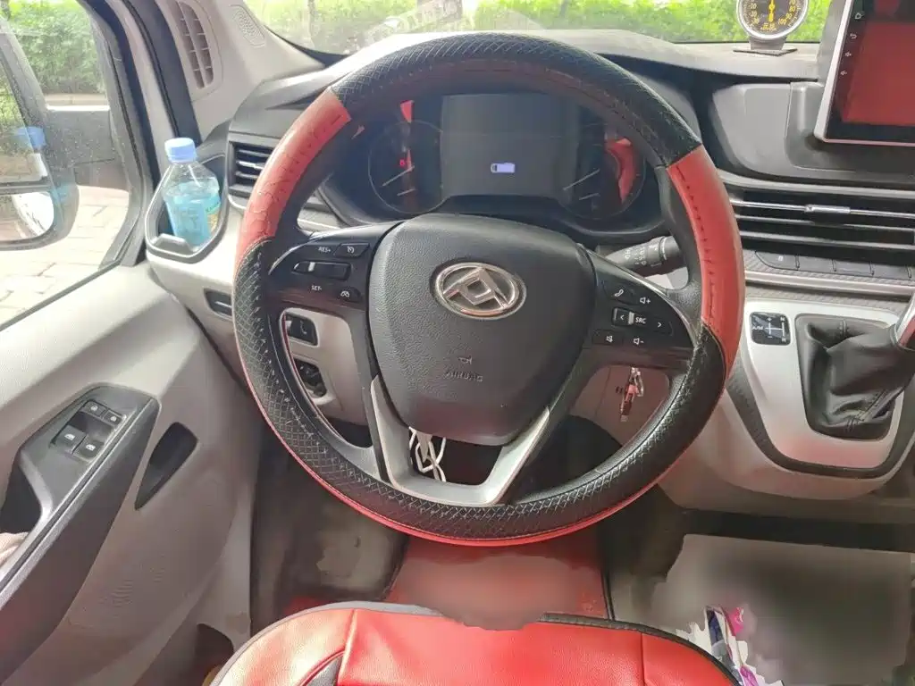 SAIC Maxus Xintu V90 2021 2020 2.0T AMT YunJie Edition FWD Single Rear Tire Short Wheelbase Medium Roof 6-seater