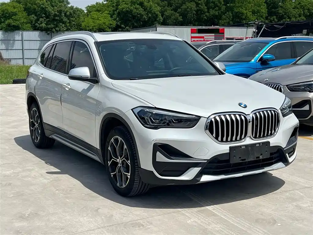 BMW X1 2022 sDrive20Li Fashion фото 2