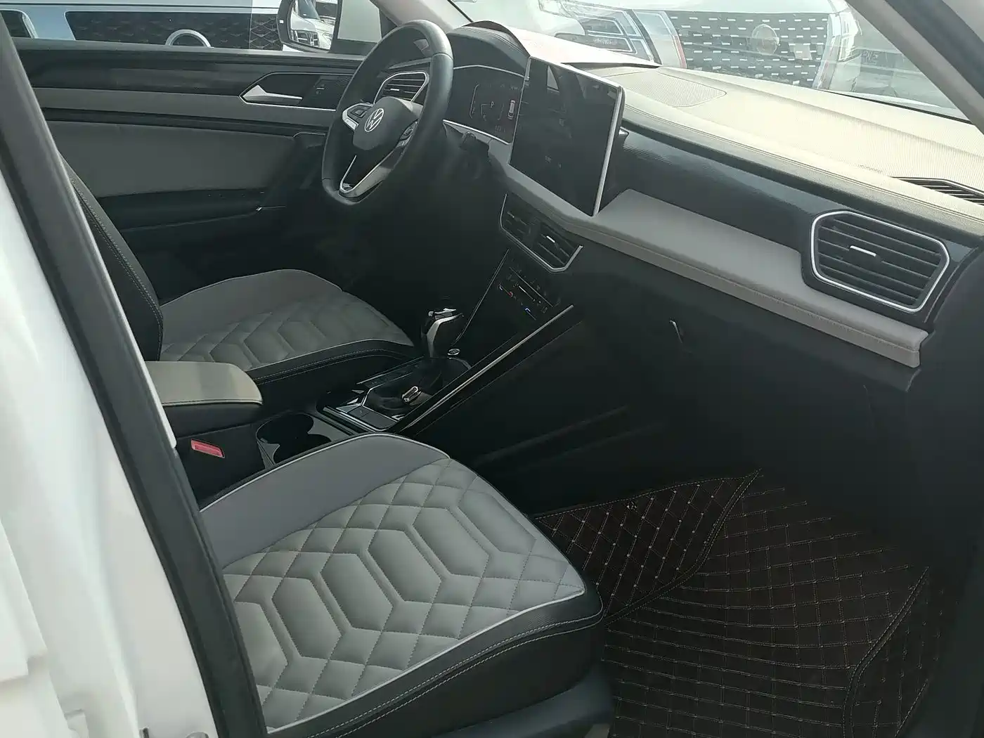 Volkswagen Tayron 2023 330TSI 2WD Luxury Plus Advanced Edition фото 7