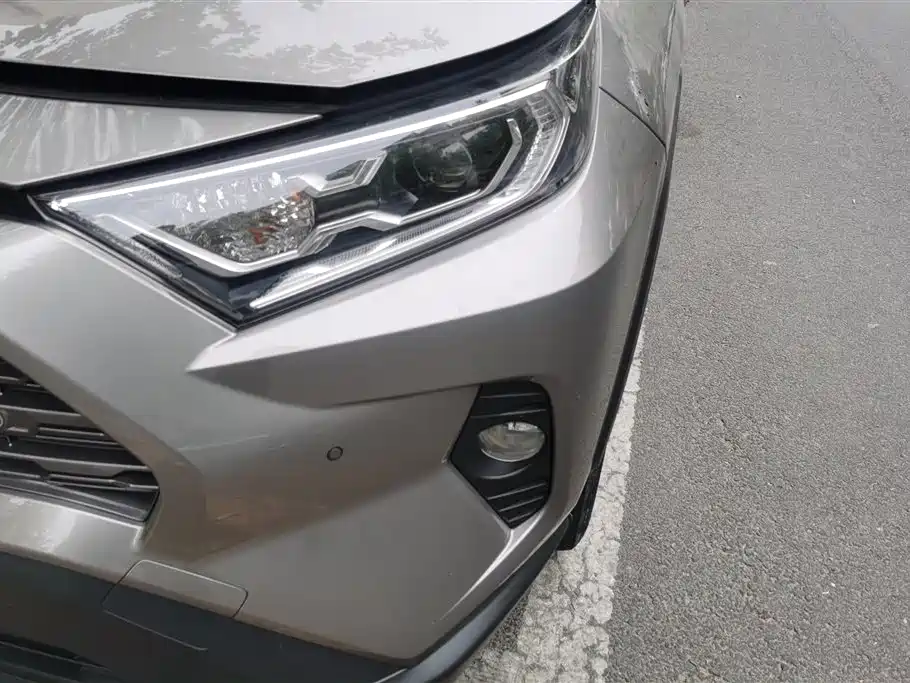 Toyota RAV4 Rongfang 2020 Hybrid 2.5L E-CVT AWD Flagship Edition фото 5
