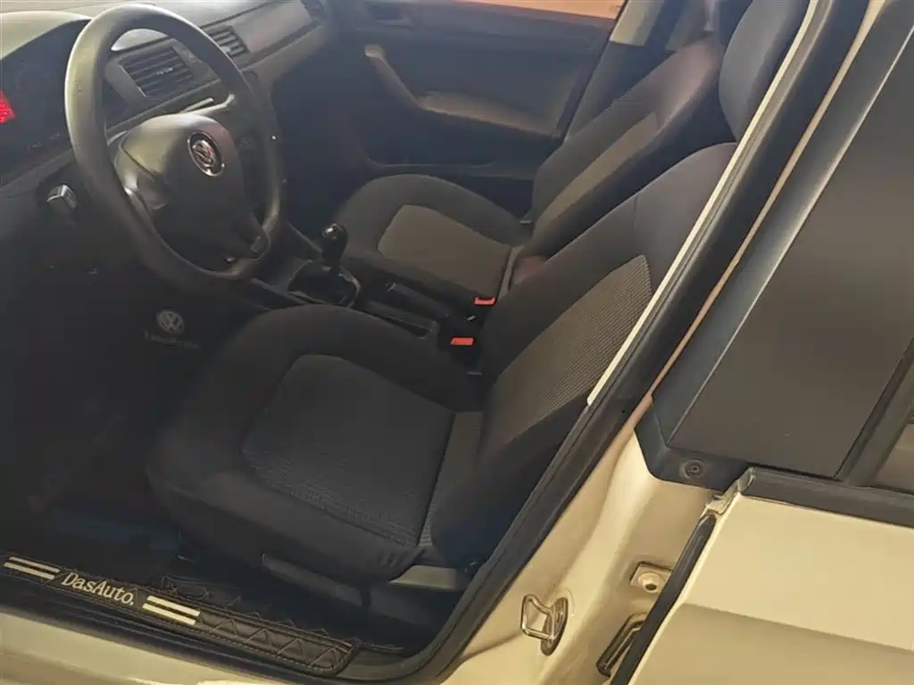 Volkswagen Santana 2016 1.6L Manual Trend Edition фото 15