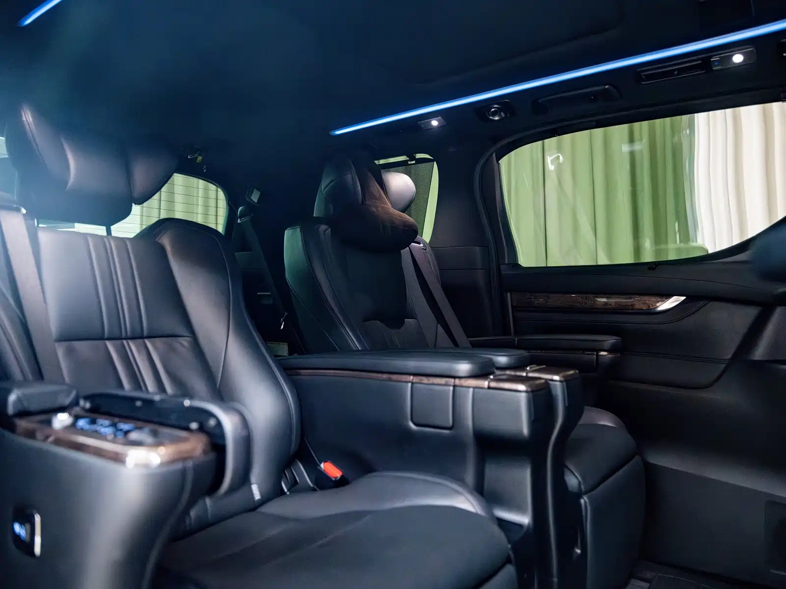 Фото 6 - Toyota Vellfire