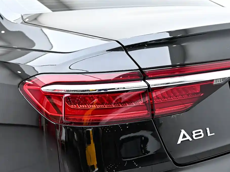 Audi A8 New Energy 2022 A8L 60 TFSIe quattro Collector's Edition фото 9