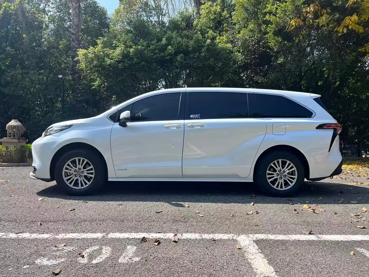 Toyota Sienna 2024 2.5L Hybrid Comfort Edition фото 10