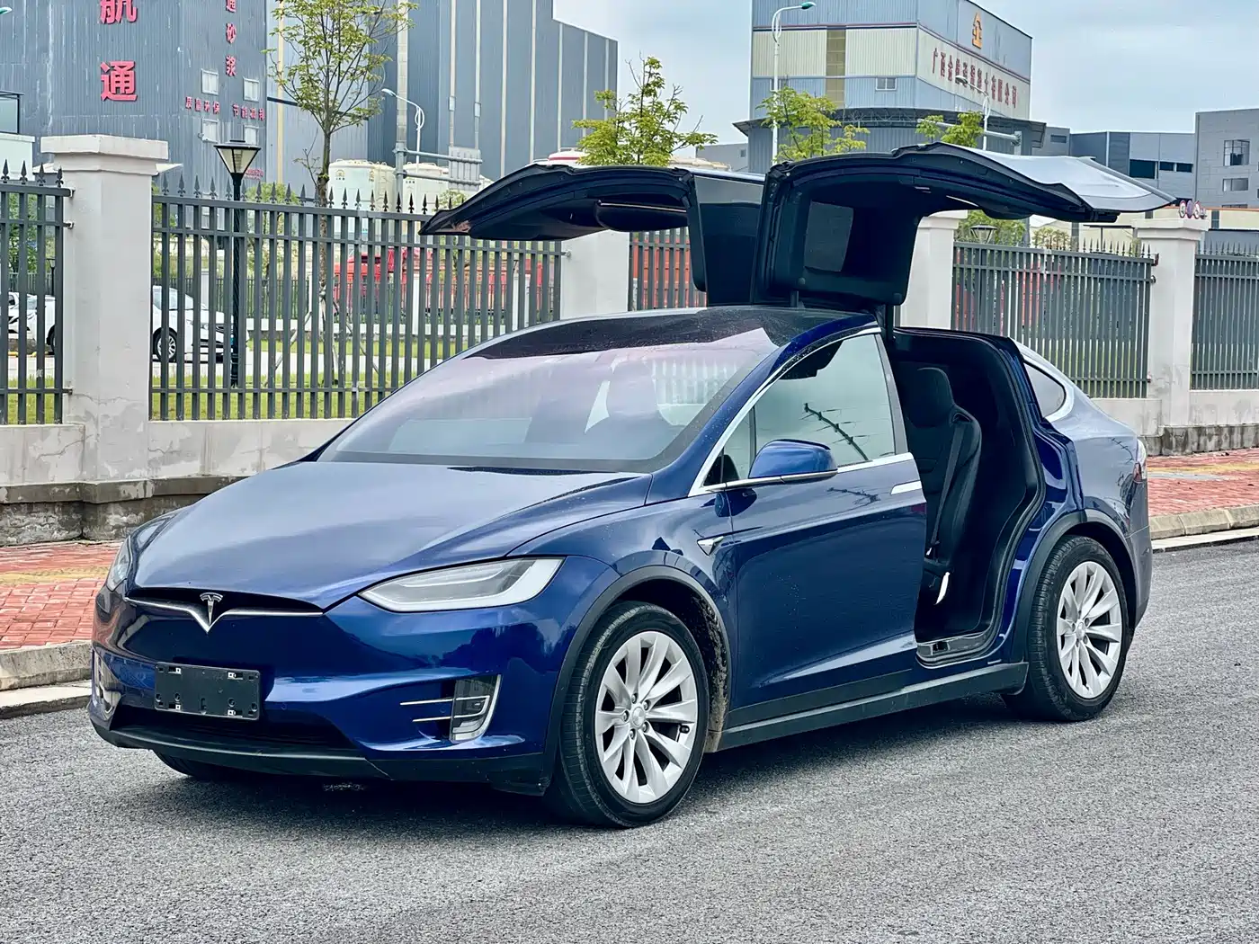 TESLA MODEL X