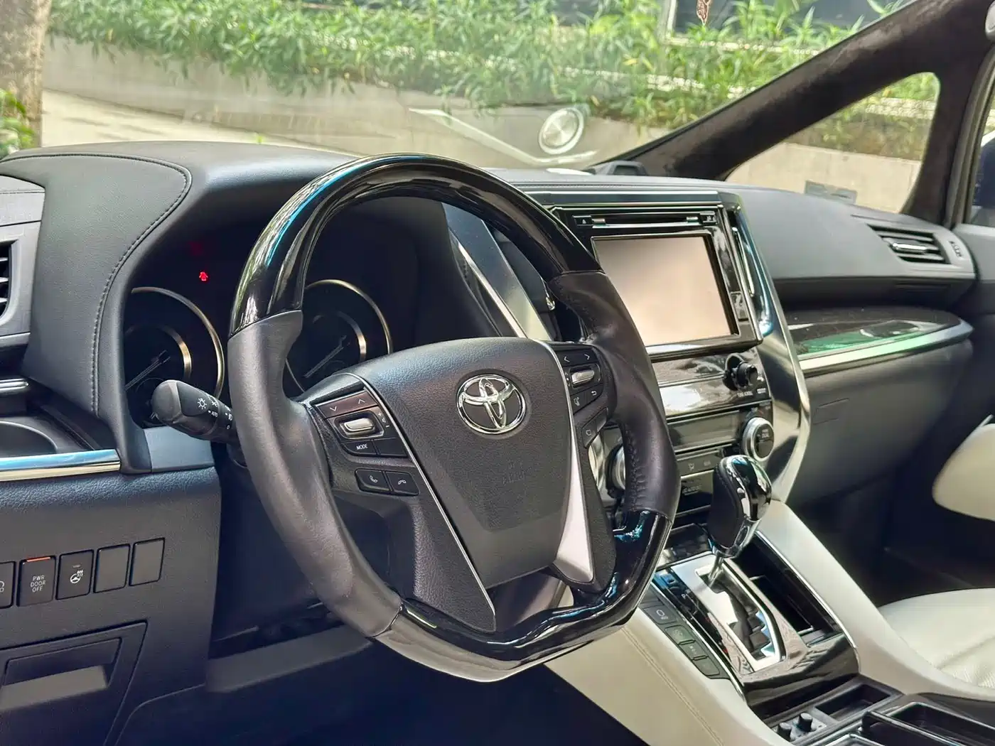 Toyota Alphard 2018 Facelift 3.5L Premium Edition фото 6