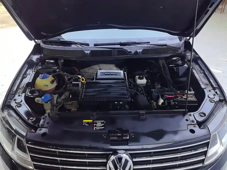 Volkswagen Lavida 2015 1.6L Automatic Comfort Edition фото 10
