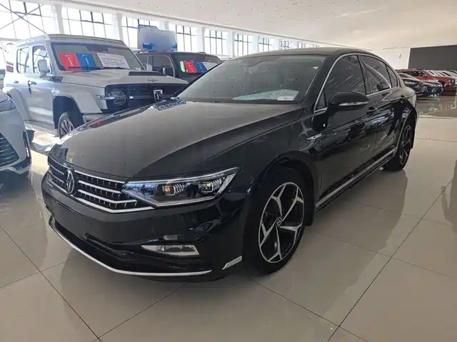 Volkswagen Magotan 200 2-Millionth Edition, 330TSI DSG, Лидер