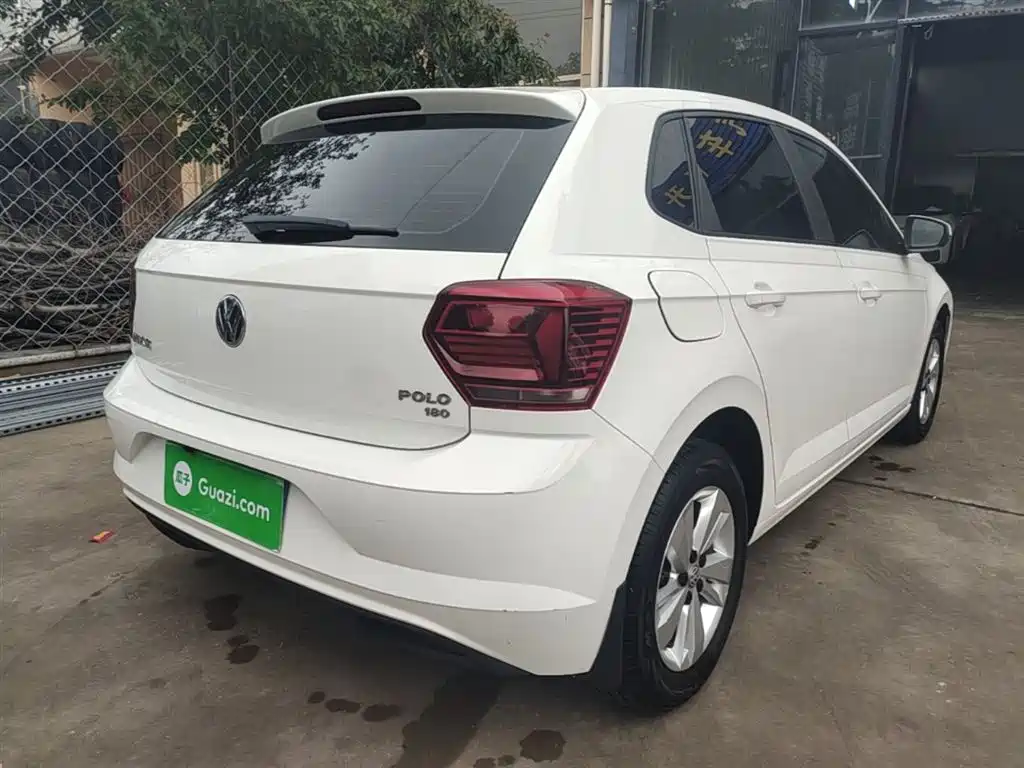 VOLKSWAGEN POLO