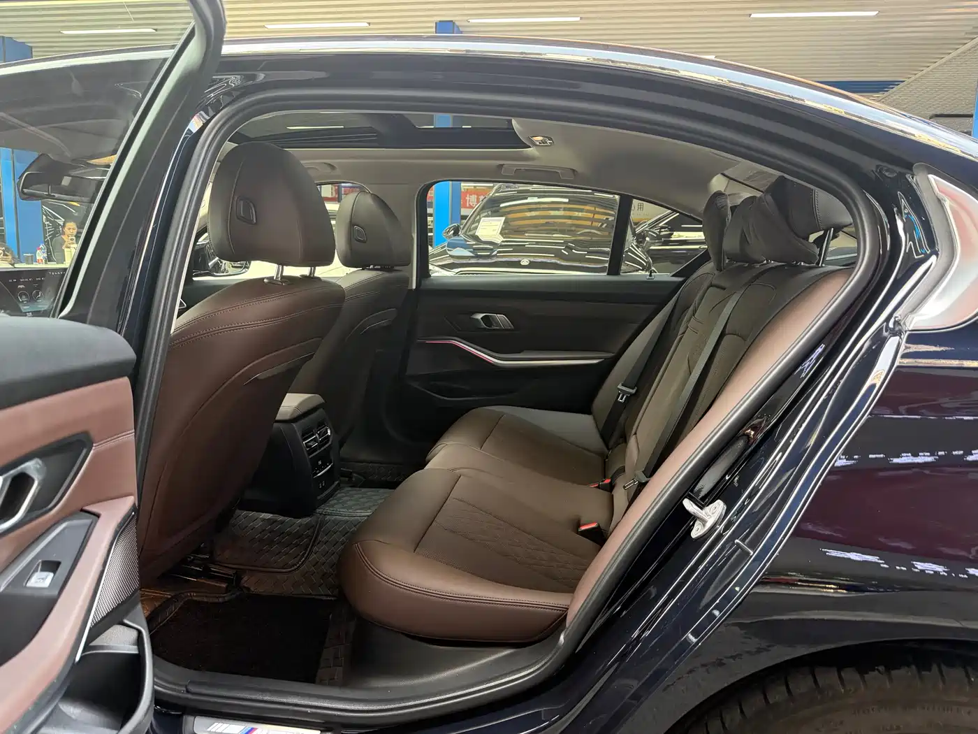 BMW 3 Series 2023 325Li M Sport Package фото 8