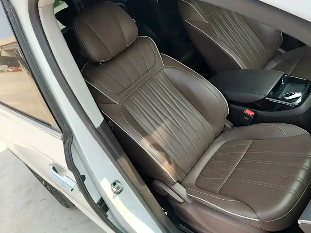 Photo 25 - Roewe iMAX8