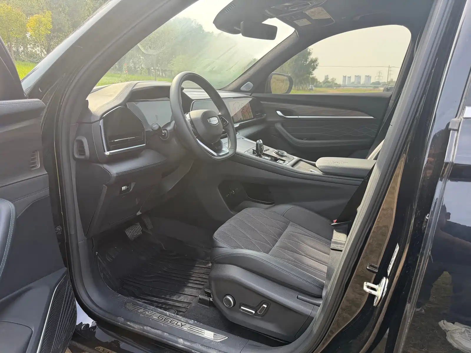 Фото 4 - Geely Monjaro