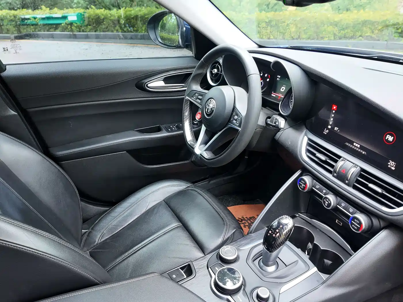 Alfa Romeo Giulia 2019 2017 2.0T 200HP Luxury Edition