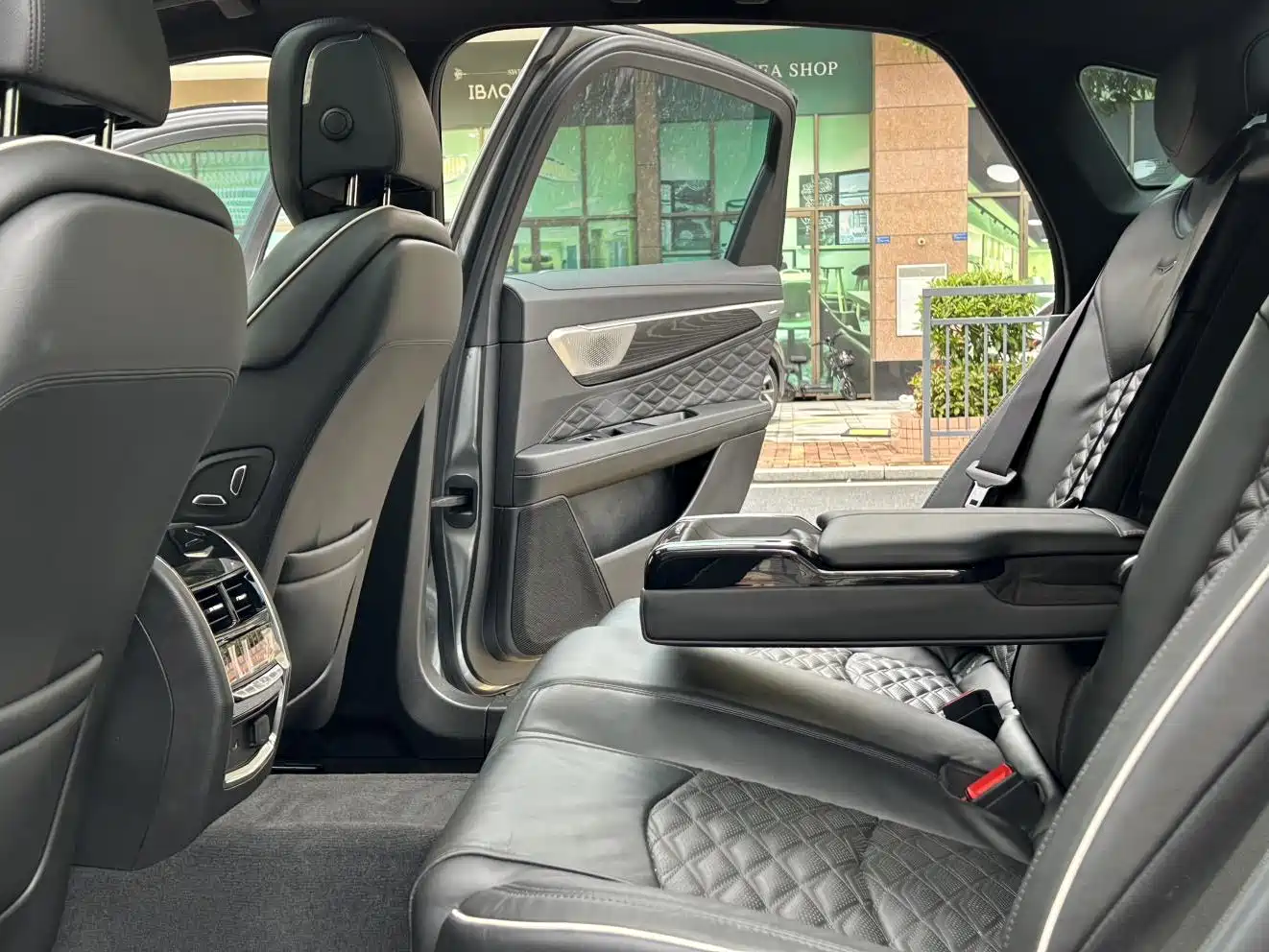 Фото 25 - Cadillac CT6