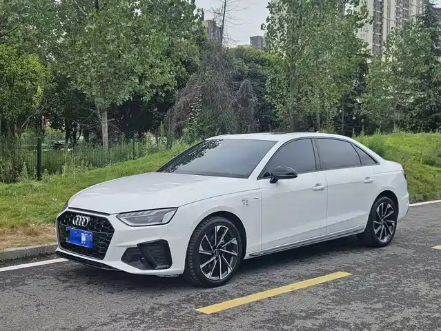 Audi A4L 40 TFSI, Люкс Драйв