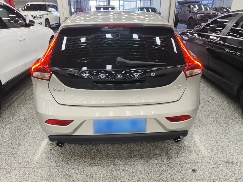 صورة 6 - Volvo V40