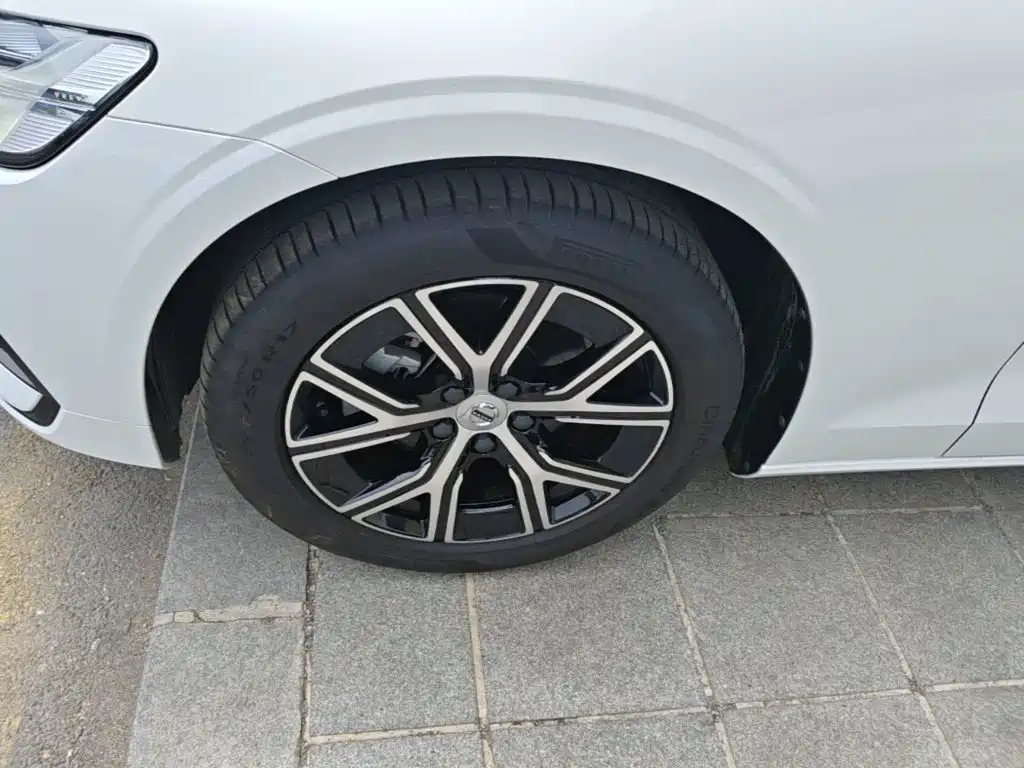 Volvo S60 2025 2025 B4 Smart Luxury Edition