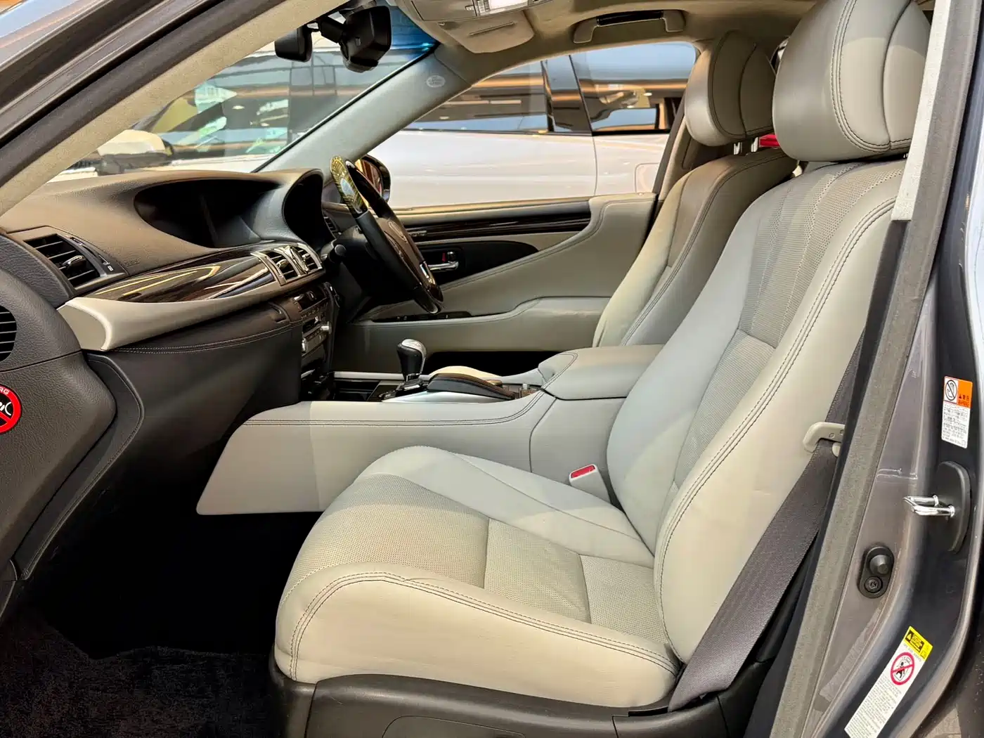 Lexus LS 2014 600hL фото 12