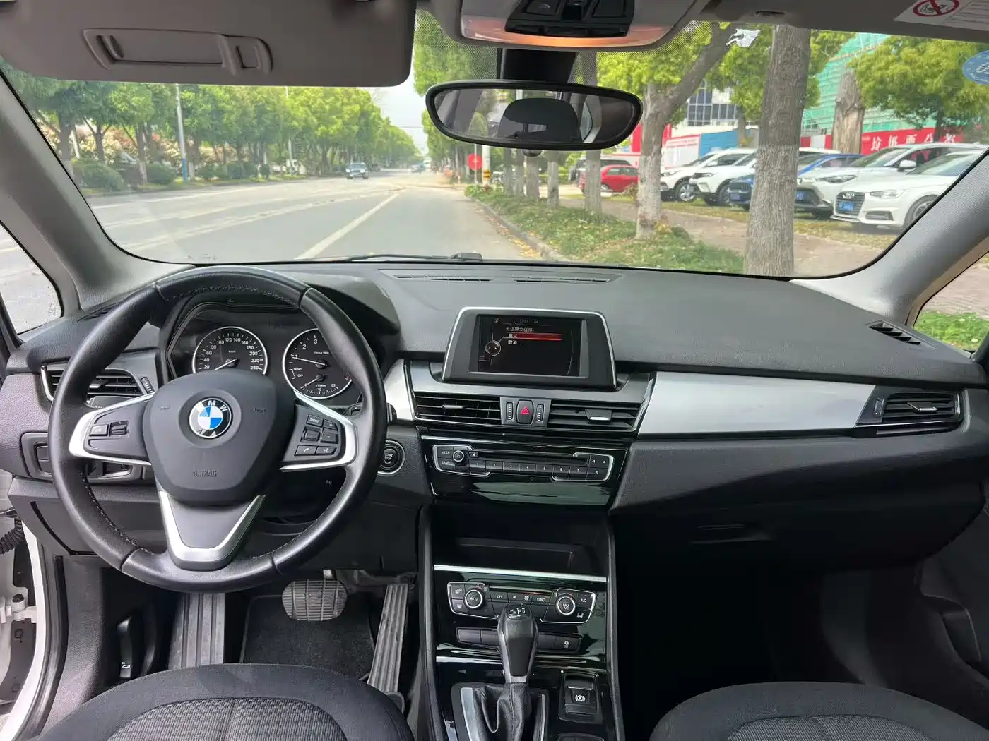 BMW 2 Series Touring 2016 218i Leading фото 5