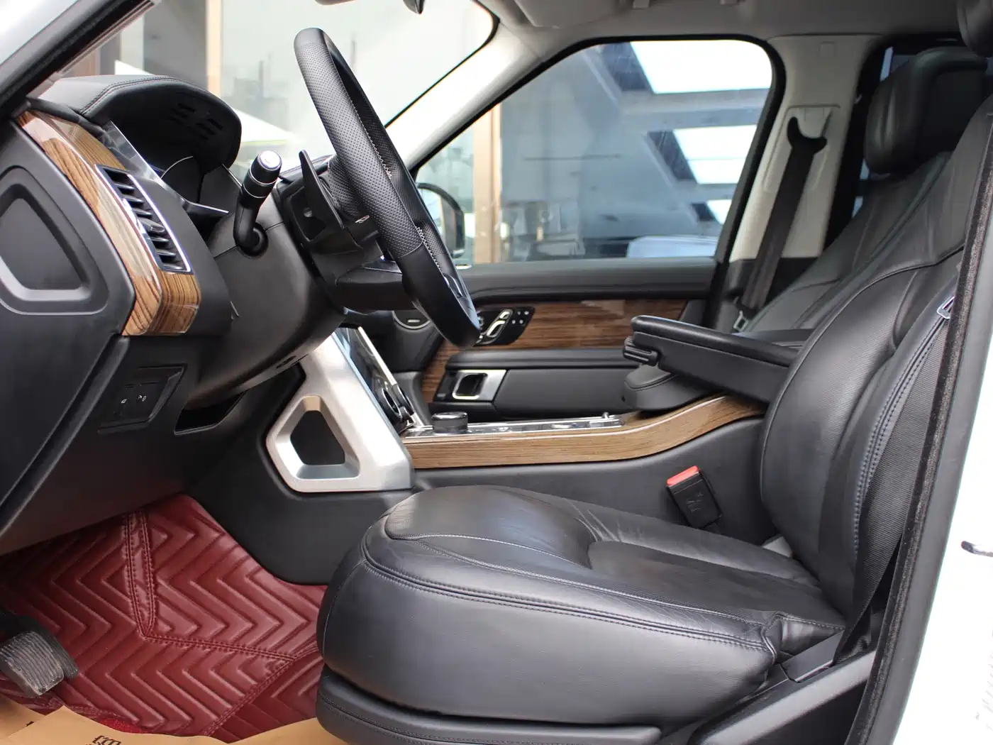 Land Rover Range Rover 2018 3.0 SC V6 Vogue SE Genesis Extended Edition фото 6