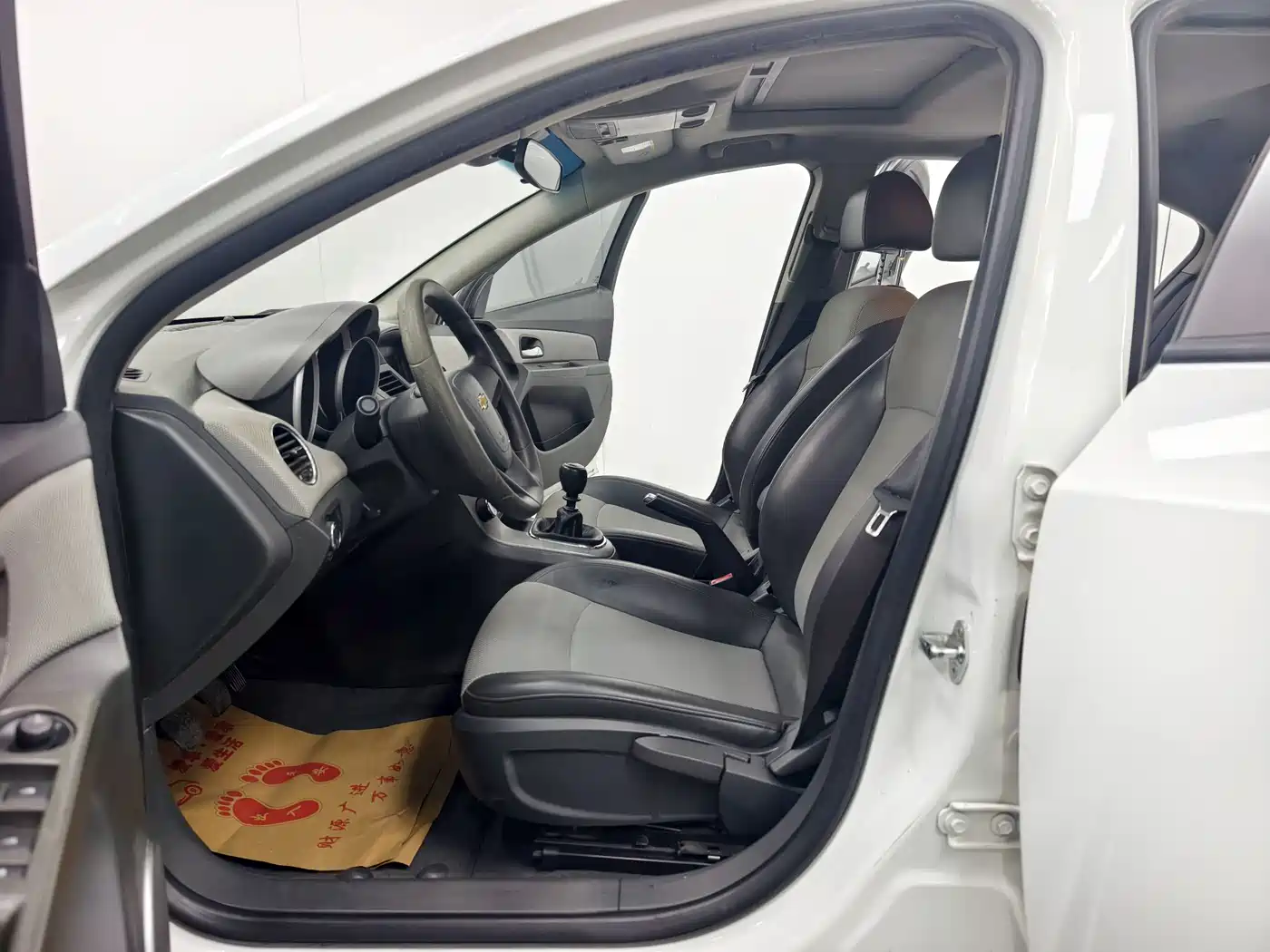 Photo 11 - Chevrolet Cruze