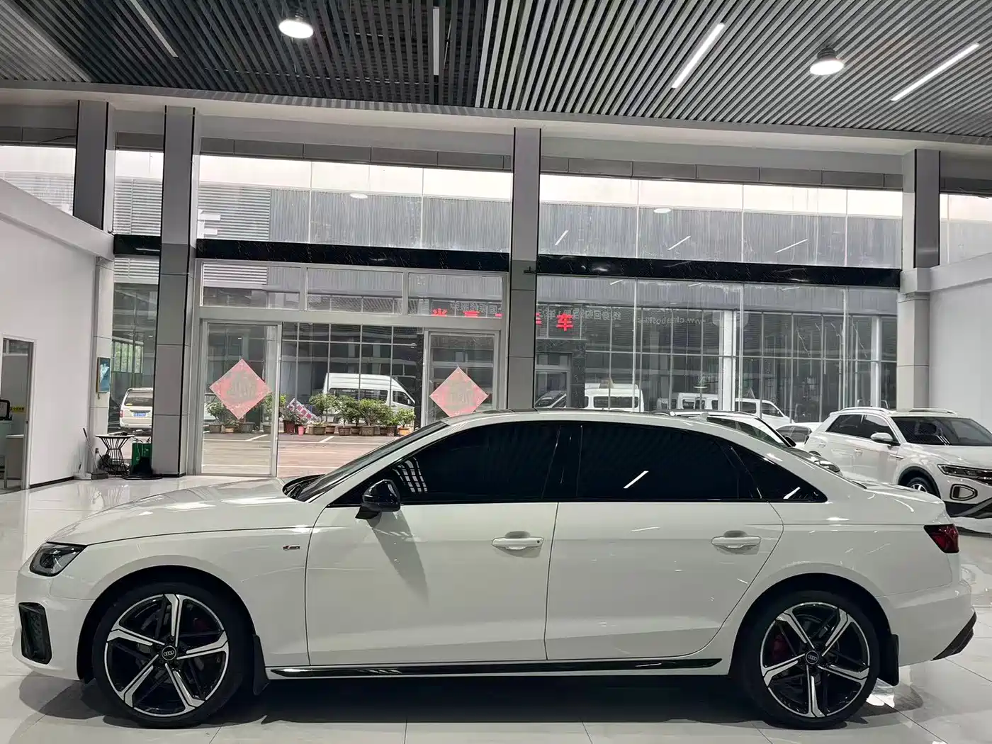 Audi A4L 2023 40 TFSI Luxury Sport фото 3