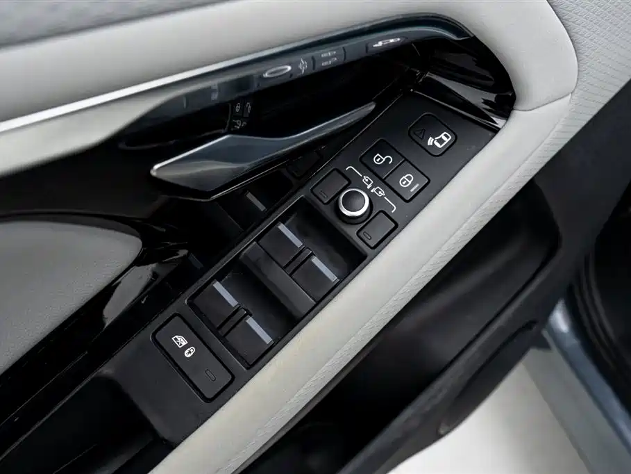 Land Rover Range Rover Evoque 2020 249PS R-DYNAMIC S Sport Edition фото 23