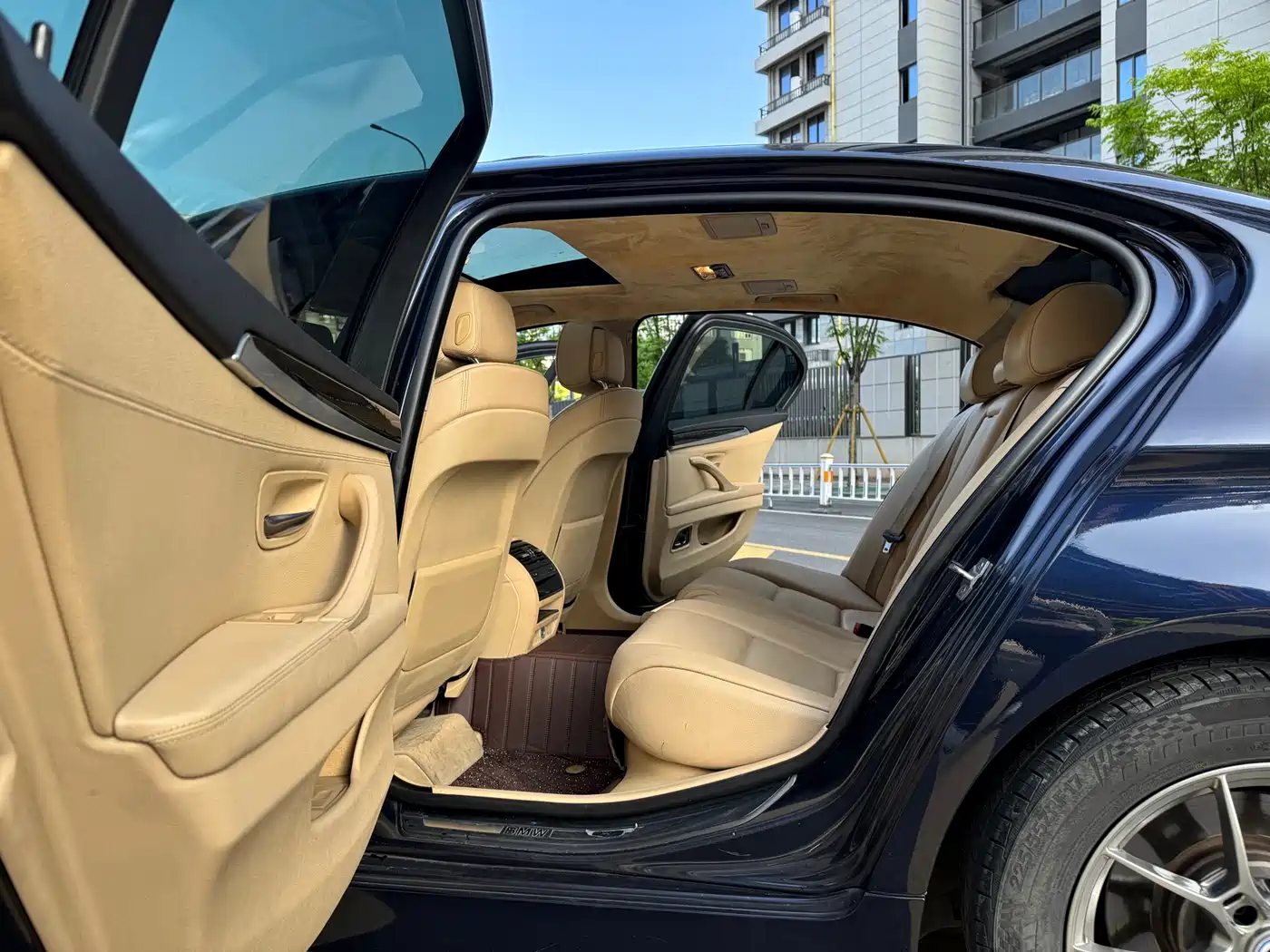 BMW 5 Series 2013 525Li Luxury фото 15