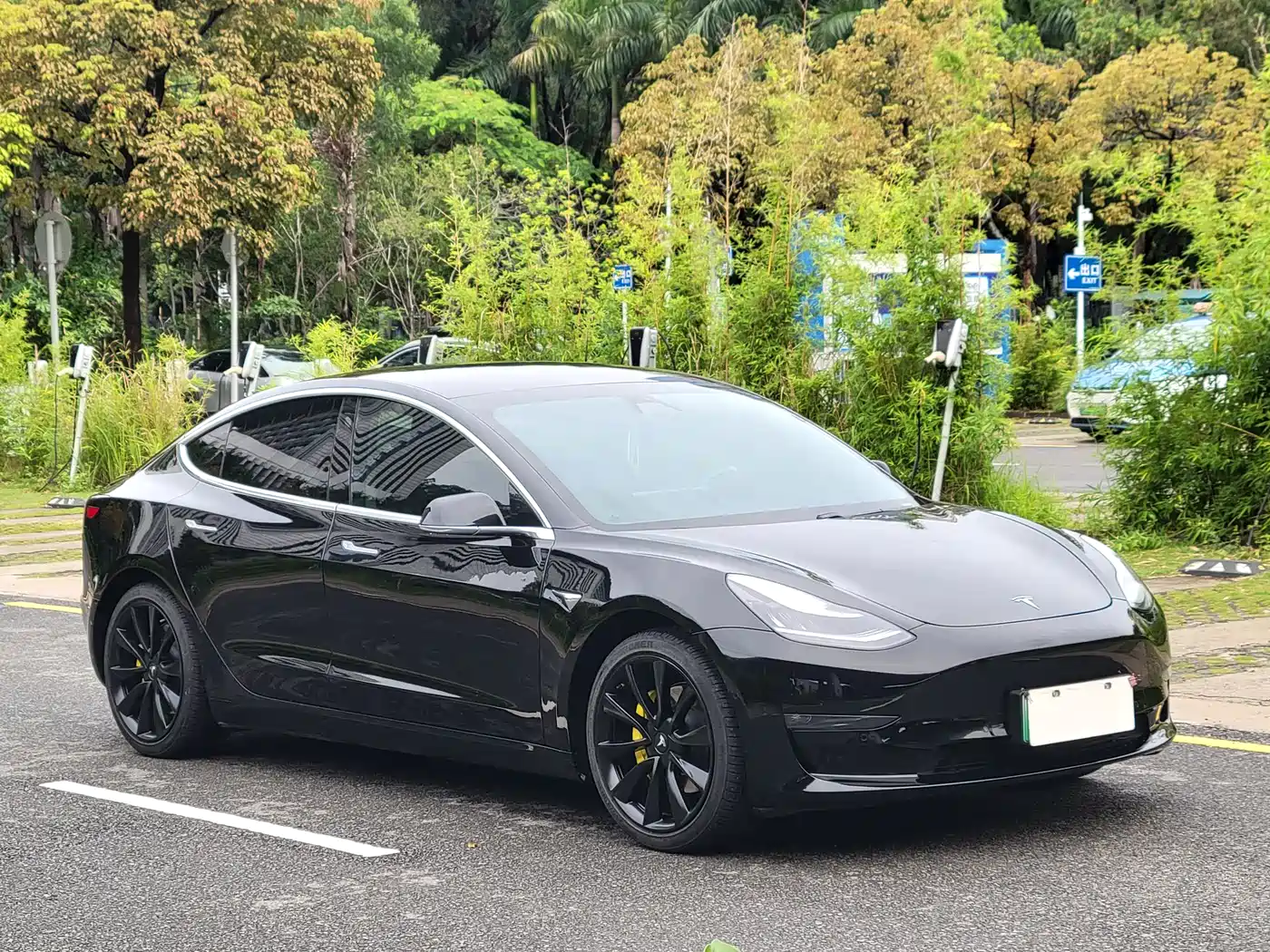 TESLA MODEL 3