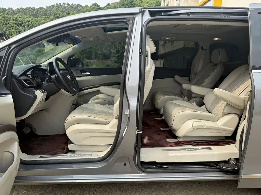 Фото 12 - Buick GL8