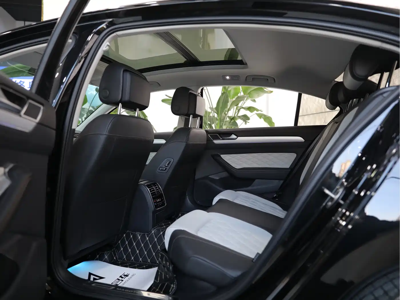 Volkswagen Magotan 2024 2 Million Units Public Sharing Edition 330TSI DSG Luxury фото 12