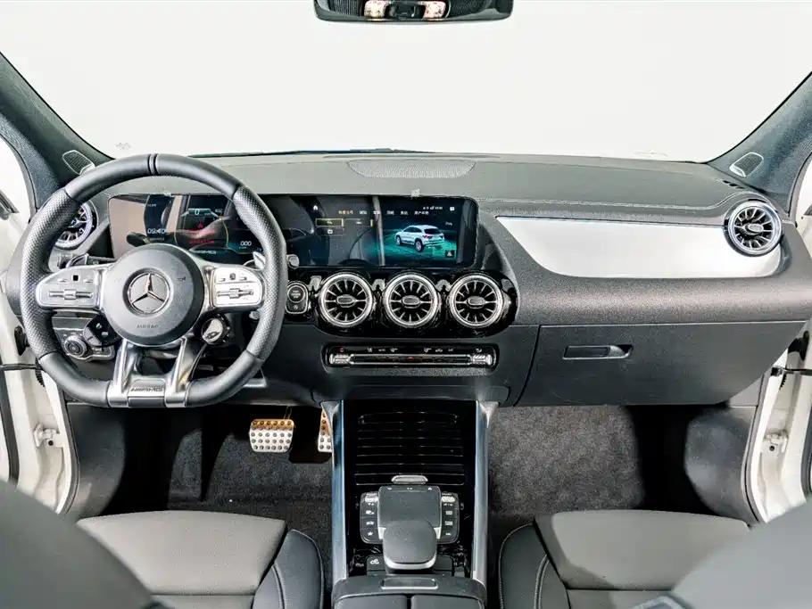 Mercedes-Benz GLA AMG 2023 Model AMG GLA 35 4MATIC фото 11
