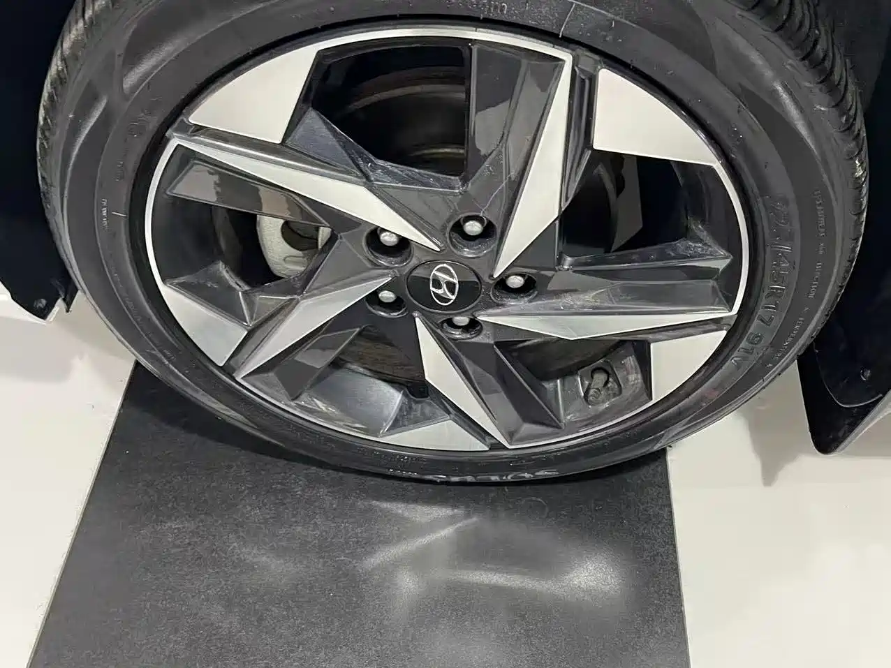 Hyundai Elantra 2022 1.5L CVT LUX Premium Edition фото 14