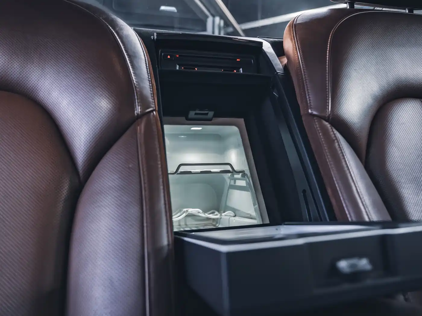 Audi A8 2011 A8L W12 6.3 FSI quattro фото 13