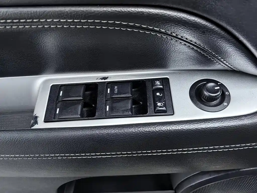 Photo 9 - Jeep Compass (Import)