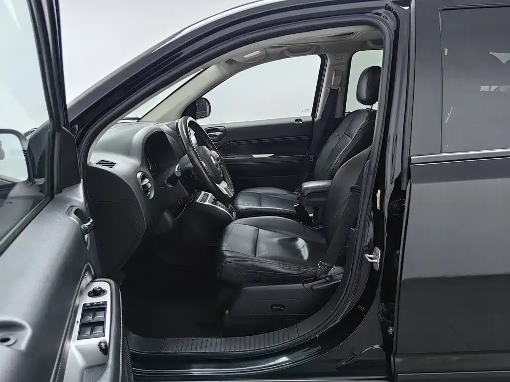 Фото 10 - Jeep Compass (Import)