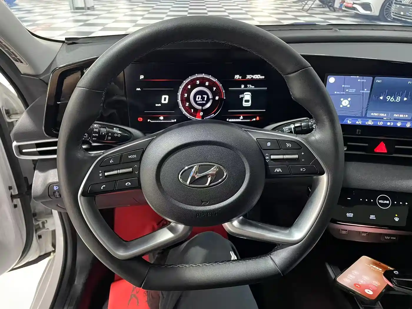 Hyundai Elantra 2022 1.5L CVT LUX Premium Edition фото 20