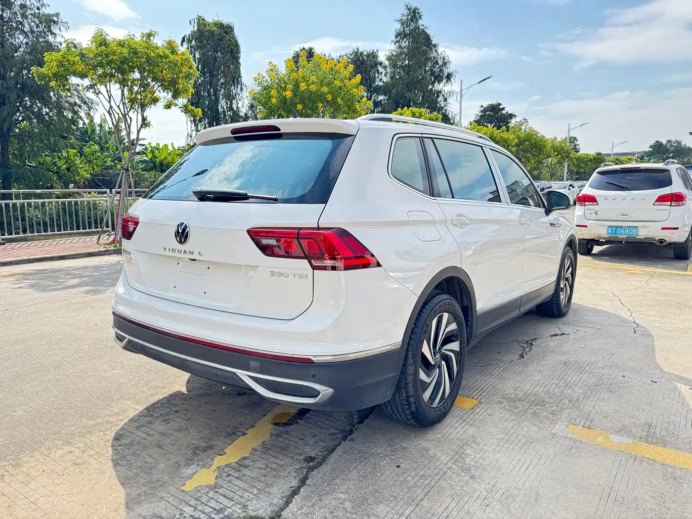 Volkswagen Tiguan L 2022 330TSI Auto 2WD R-Line Premium Edition фото 6