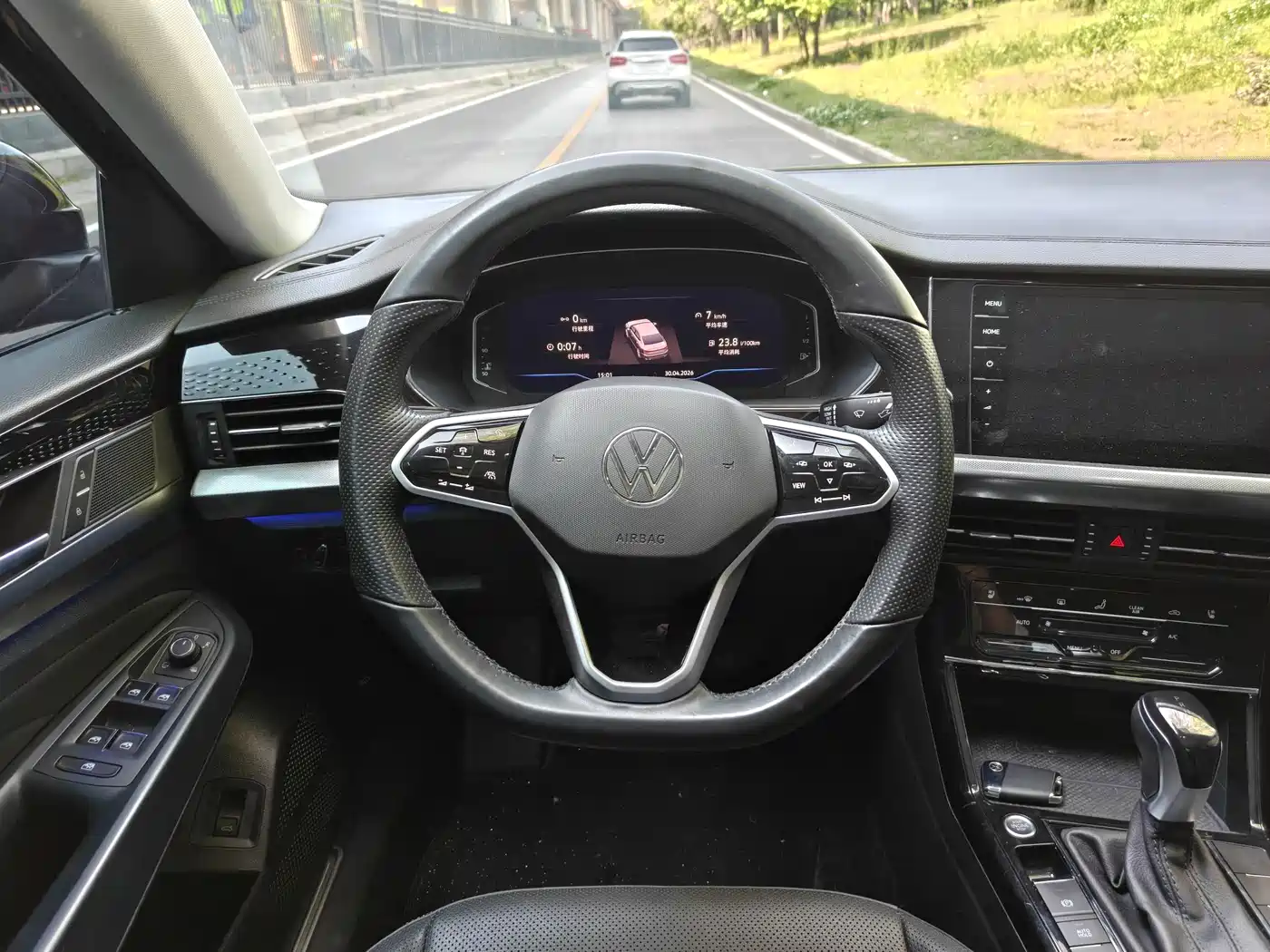 Volkswagen Passat 2023 330TSI Starlight Luxury Edition фото 15