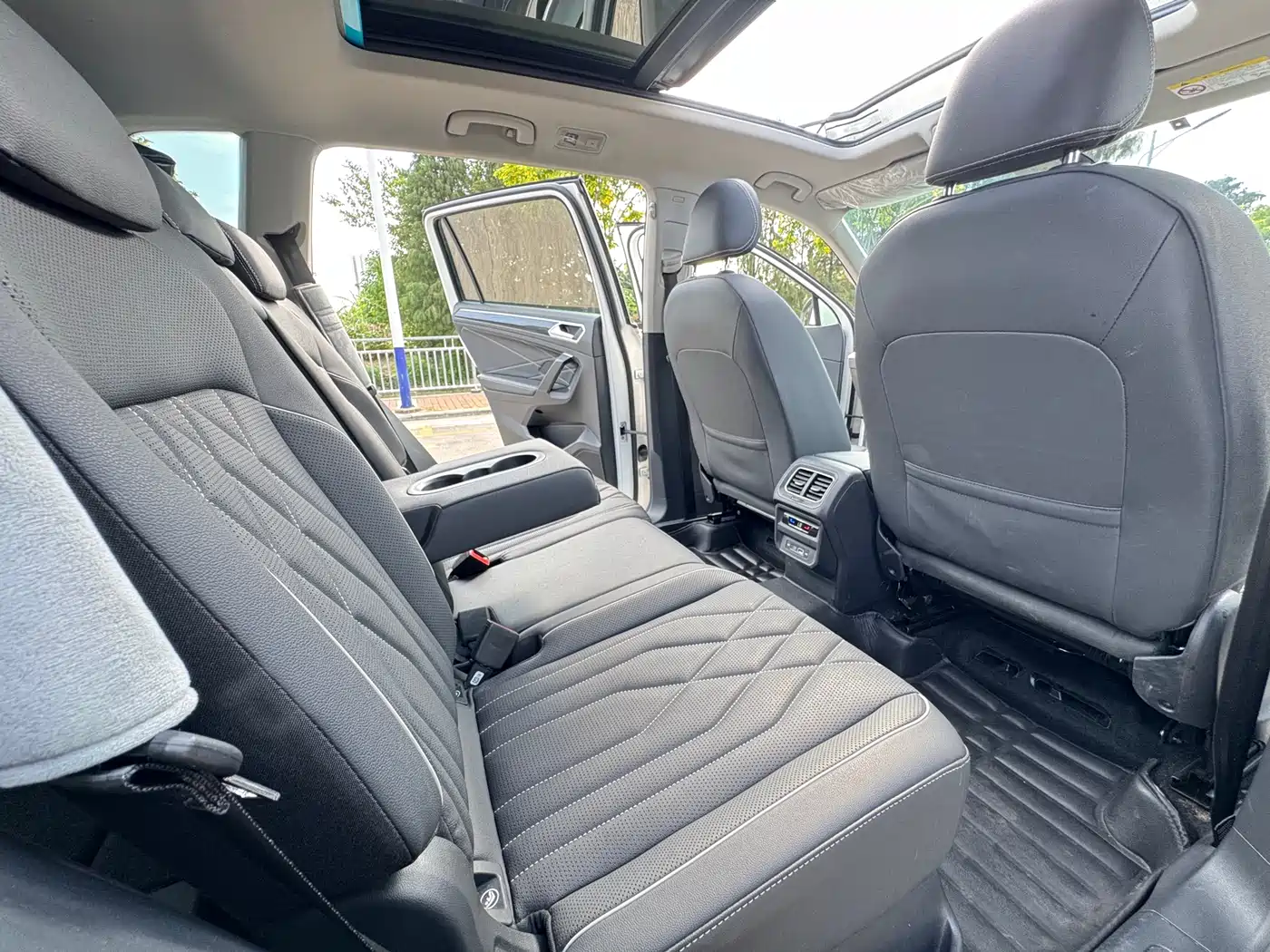 Volkswagen Tiguan L 2022 330TSI Auto 2WD R-Line Premium Edition фото 14