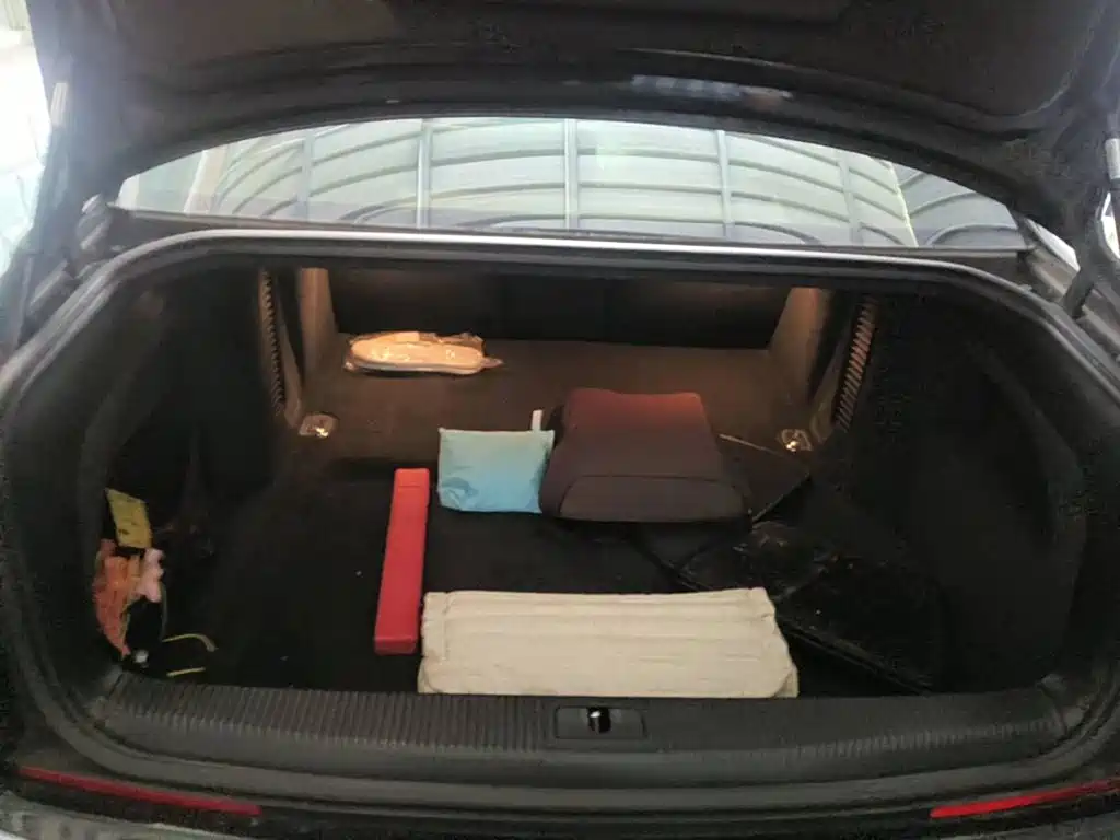 Photo 5 - Audi A8