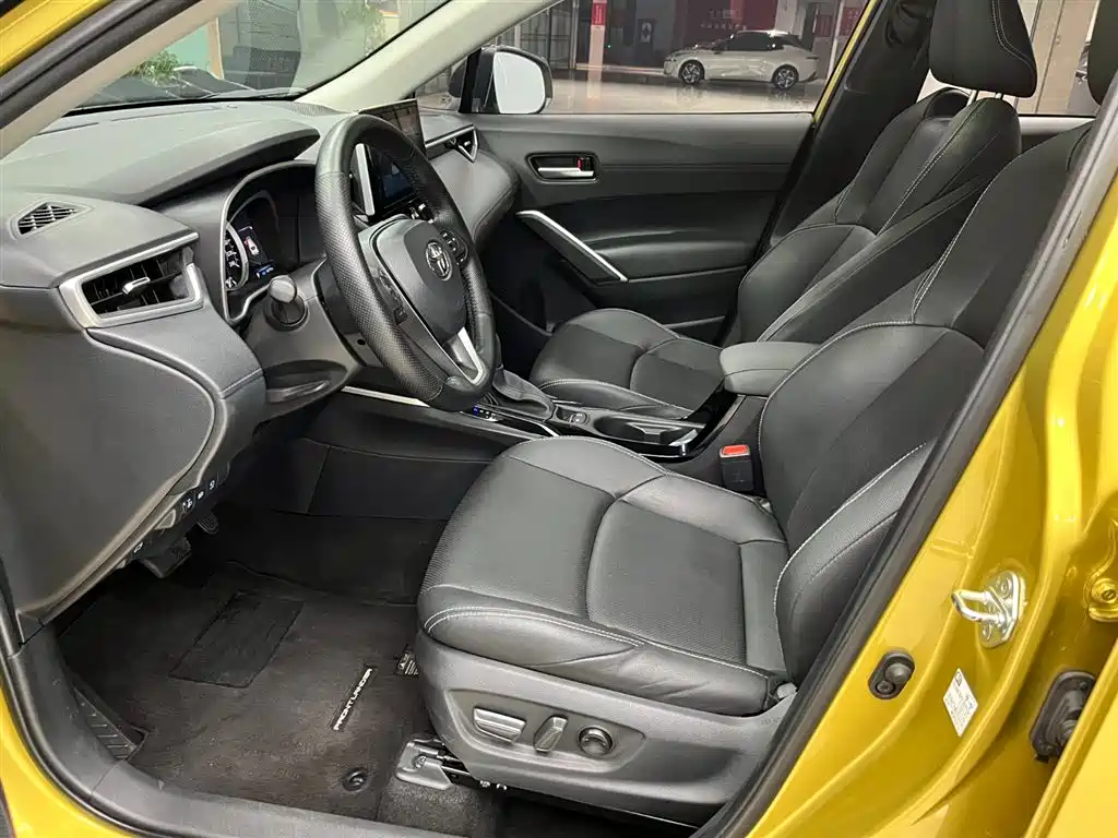 Toyota Frontlander 2022 2.0L CVT Luxury PLUS Edition фото 11
