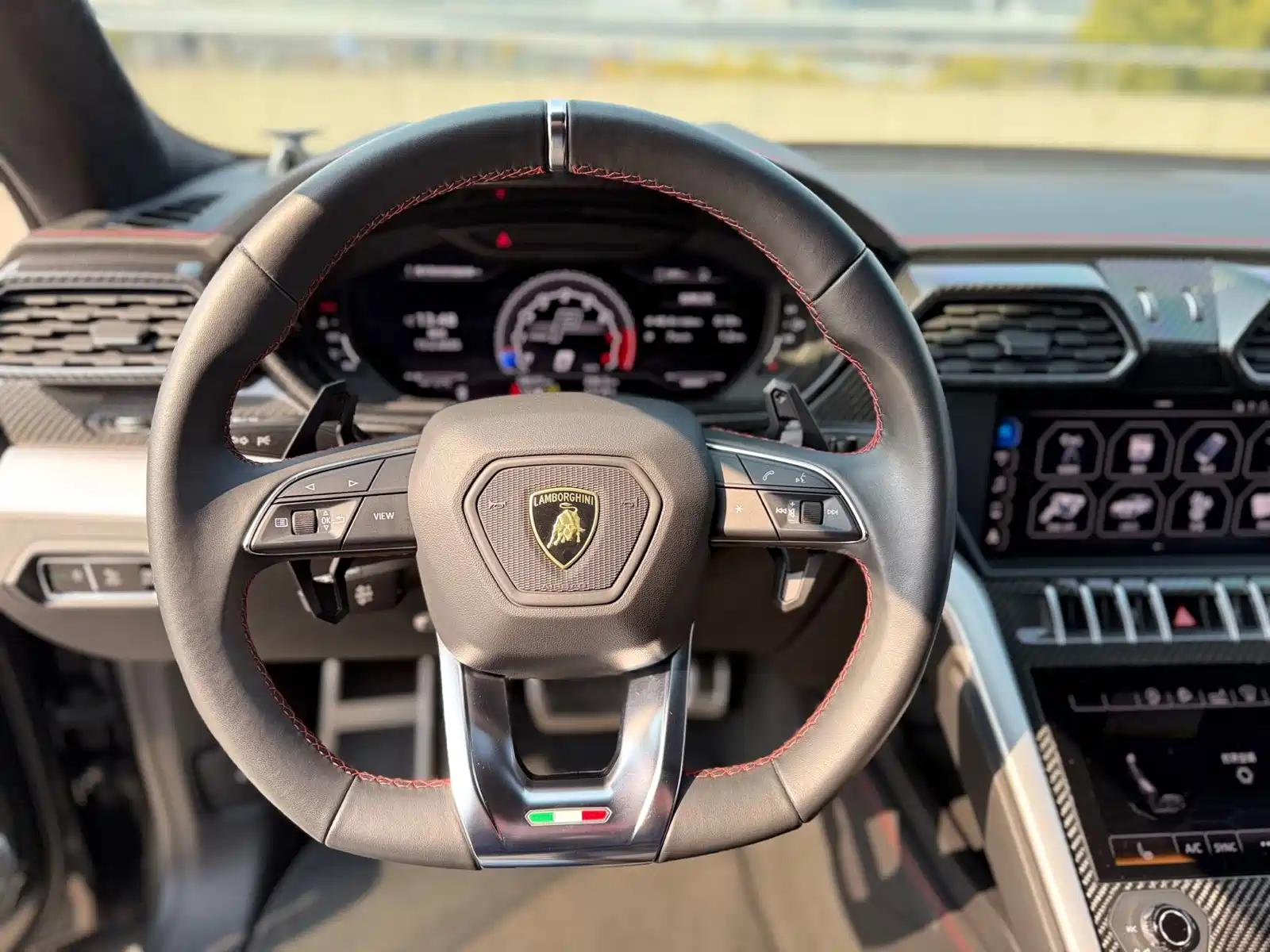 Фото 8 - Lamborghini Urus