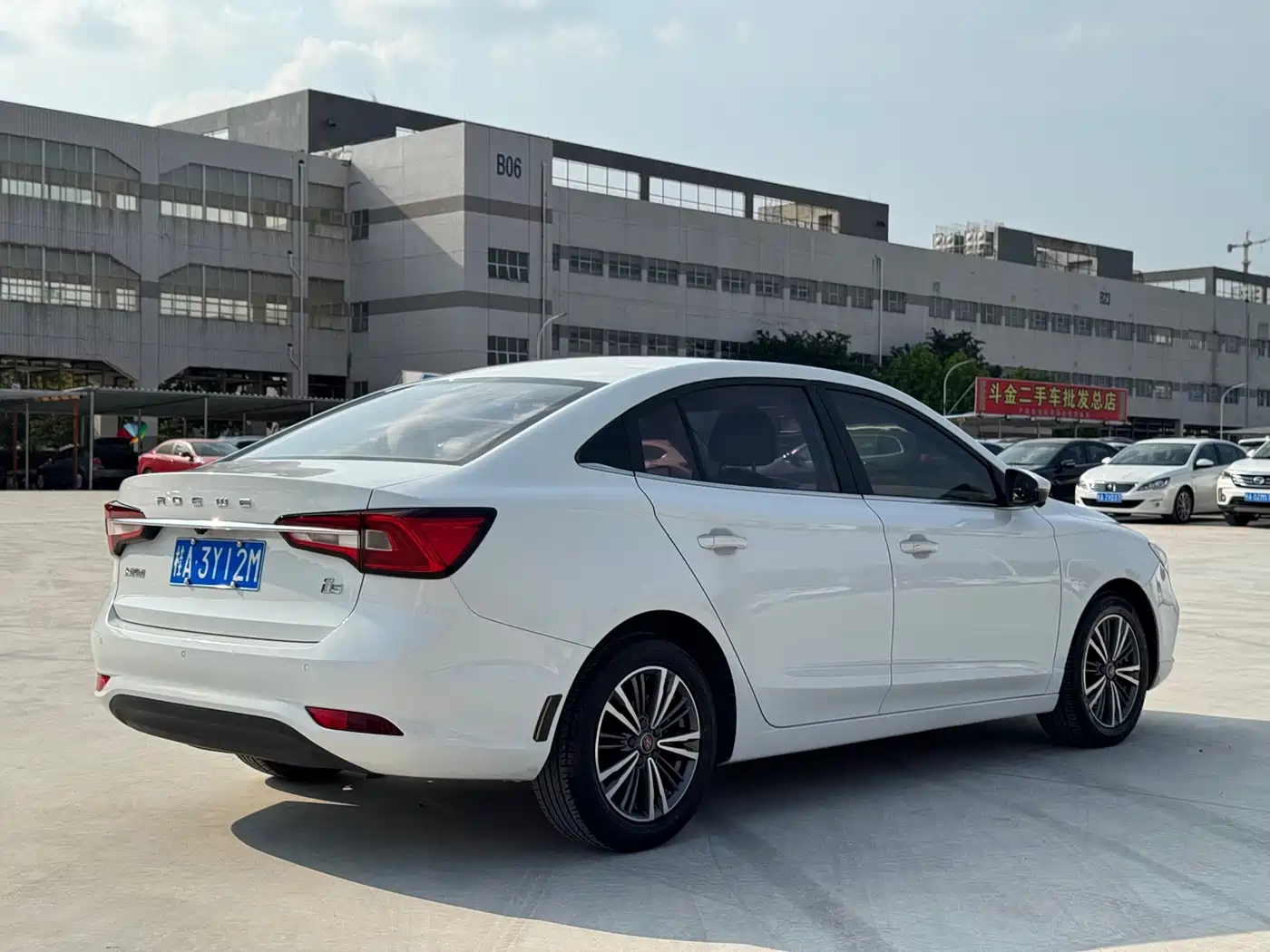Roewe i5 2019 2019 1.5L Automatic 4G Connected LingHao Flagship Version